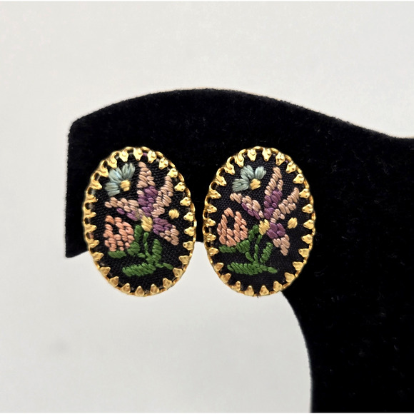 Vintage Petit Point Earrings Floral Needlepoint Goldtone Clip Ons Dainty Twee - Picture 1 of 12